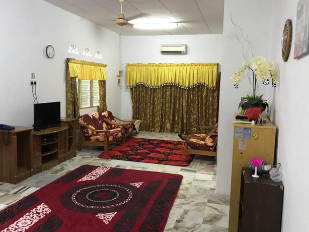 anas homestay teluk intan