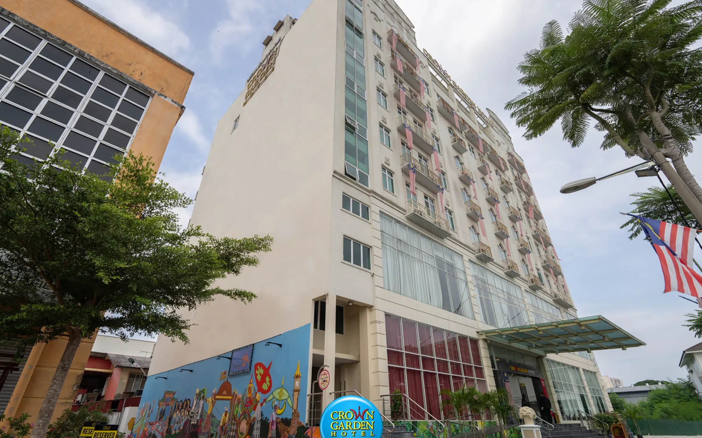 crown garden hotel
