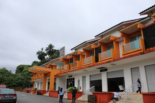 HOTEL KETENGAH TASIK KENYIR