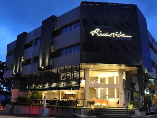 Riverside Boutique Guesthouse & Cafe