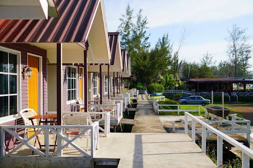 BorneoTip Beach Lodge