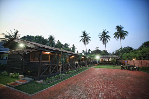The Hut Serkam