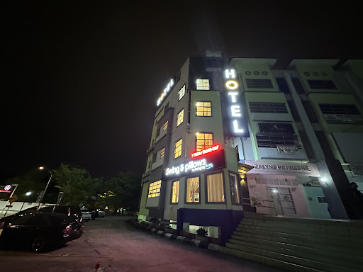 Swing and Pillows @ Jalan RU 3/9A, Shah Alam Swing and Pillows @ Jalan RU 3/9A, Shah Alam