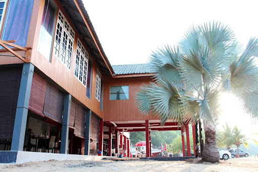 Riverbank Dungun Guesthouse & Café