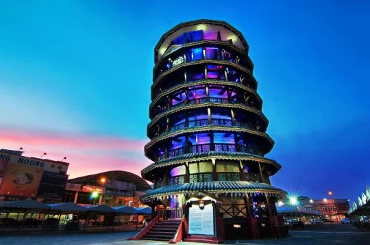 kompleks menara condong teluk intan perak