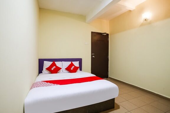 oyo 89585 hotel happy inn